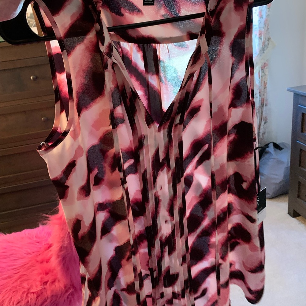 Simply Vera Wang NWT sleeveless tie front ruffle size large pleated front
